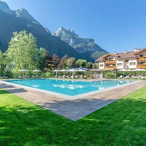 La Maison Wellness & Hotel Alleghe